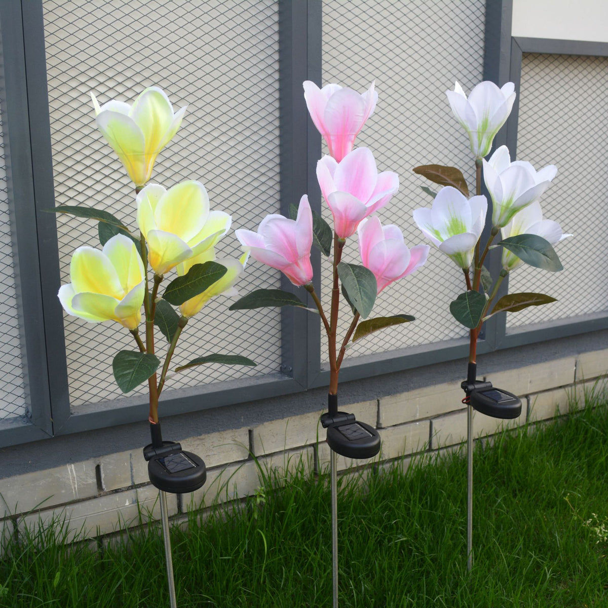 Solar Magnolia Garden Lights – 4-Bloom Outdoor Flower Stake Lights